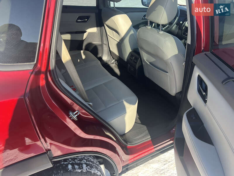 Внедорожник / Кроссовер Nissan Rogue 2021 в Ровно