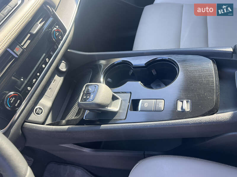 Внедорожник / Кроссовер Nissan Rogue 2021 в Ровно