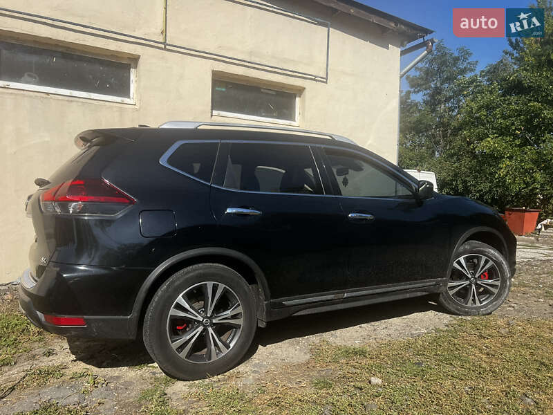 Внедорожник / Кроссовер Nissan Rogue 2017 в Харькове