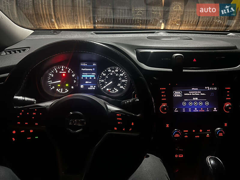 Внедорожник / Кроссовер Nissan Rogue 2017 в Харькове