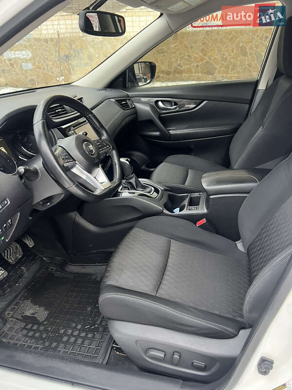 Внедорожник / Кроссовер Nissan Rogue 2016 в Виннице