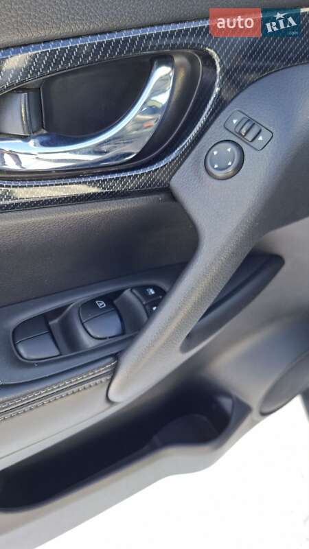 Внедорожник / Кроссовер Nissan Rogue 2017 в Вышгороде