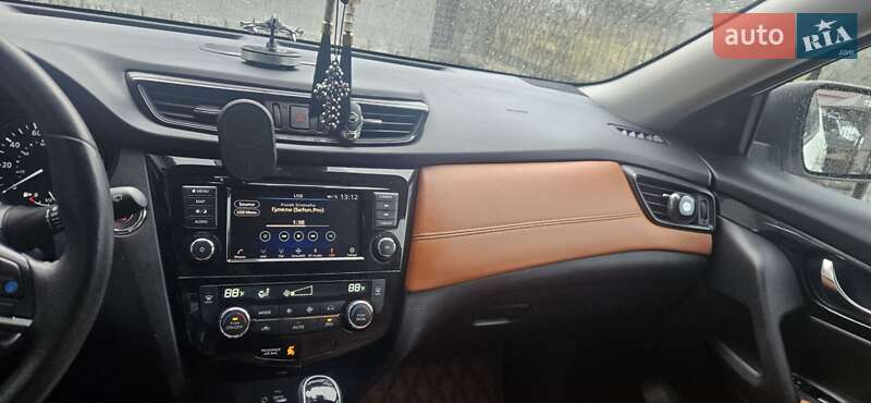 Позашляховик / Кросовер Nissan Rogue 2018 в Іршаві