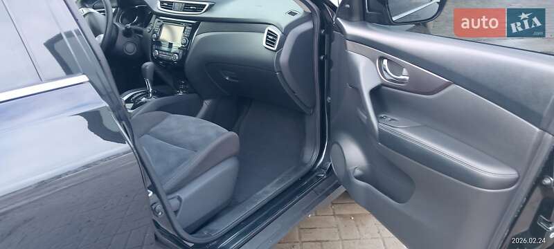 Внедорожник / Кроссовер Nissan Rogue 2016 в Буске