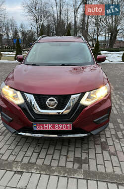 Внедорожник / Кроссовер Nissan Rogue 2017 в Маневичах