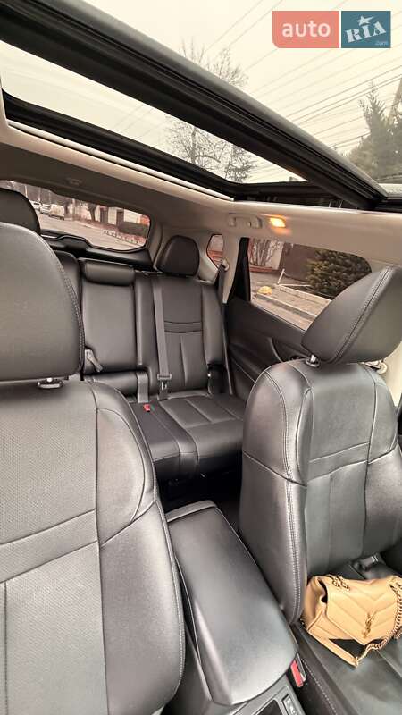 Позашляховик / Кросовер Nissan Rogue 2016 в Одесі