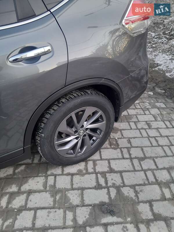 Внедорожник / Кроссовер Nissan Rogue 2016 в Ивано-Франковске