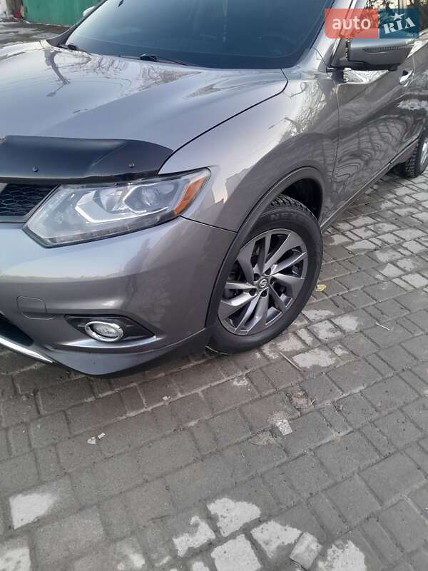 Внедорожник / Кроссовер Nissan Rogue 2016 в Ивано-Франковске