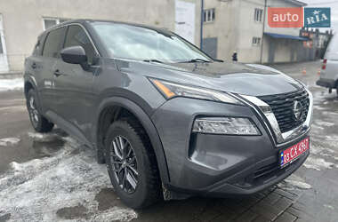 Позашляховик / Кросовер Nissan Rogue 2021 в Чернівцях