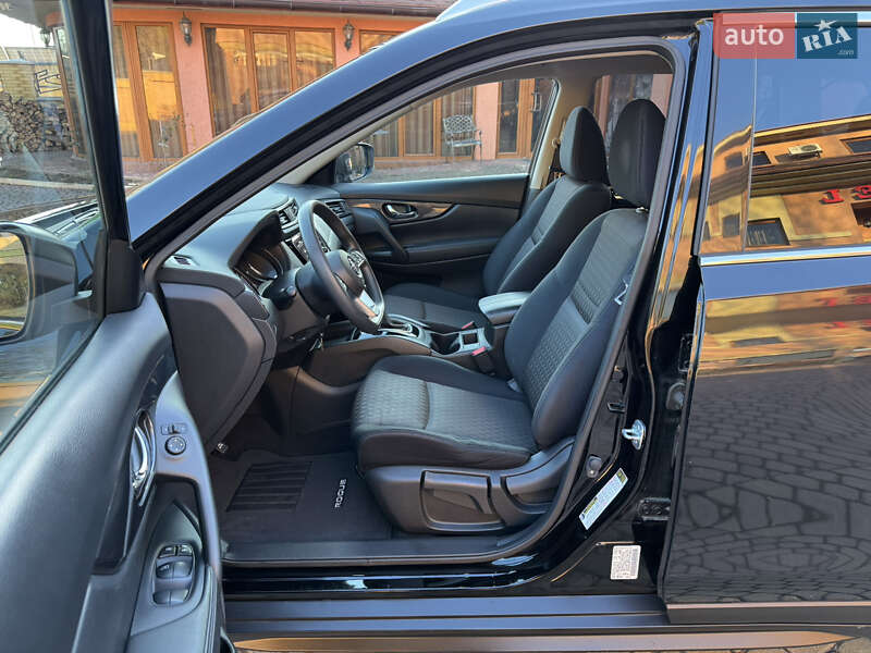 Внедорожник / Кроссовер Nissan Rogue 2018 в Мукачево