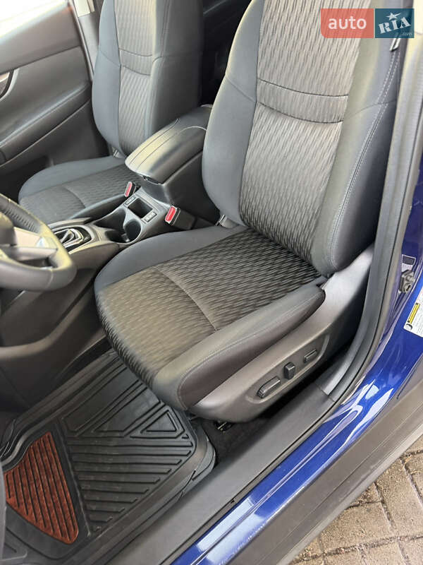 Внедорожник / Кроссовер Nissan Rogue 2017 в Днепре