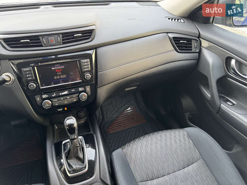 Внедорожник / Кроссовер Nissan Rogue 2017 в Днепре