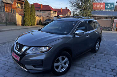 Внедорожник / Кроссовер Nissan Rogue 2017 в Ужгороде