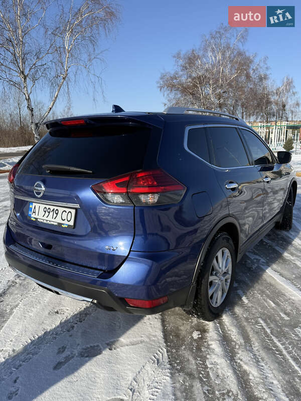 Внедорожник / Кроссовер Nissan Rogue 2017 в Калиновке