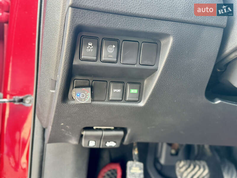 Внедорожник / Кроссовер Nissan Rogue 2017 в Киеве