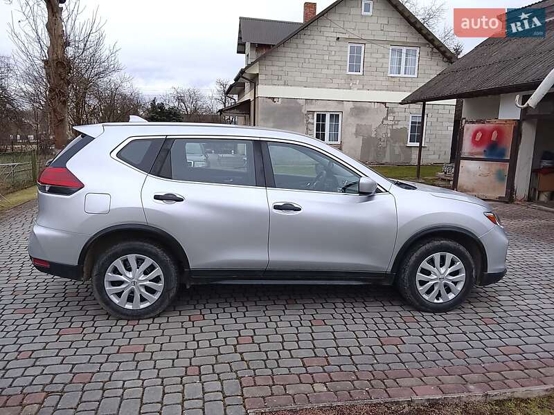 Внедорожник / Кроссовер Nissan Rogue 2016 в Самборе