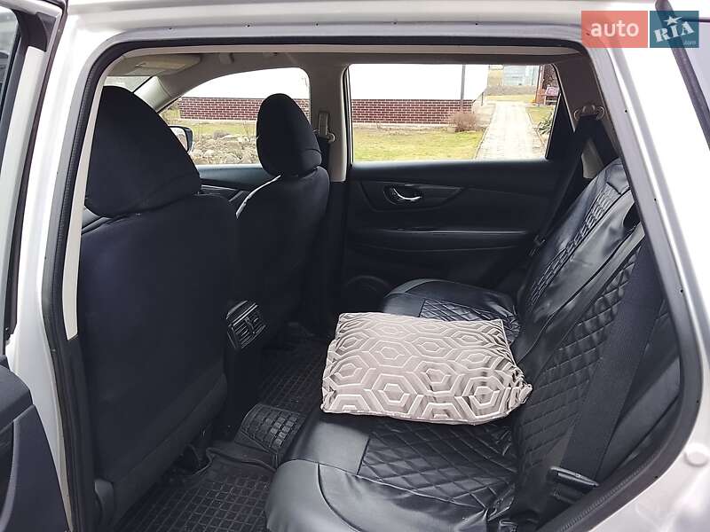 Внедорожник / Кроссовер Nissan Rogue 2016 в Самборе