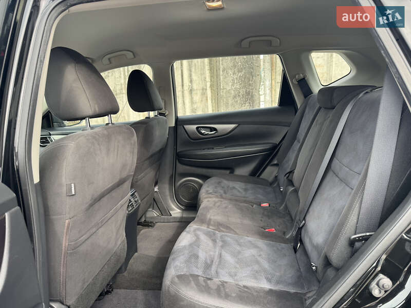 Позашляховик / Кросовер Nissan Rogue 2015 в Лубнах