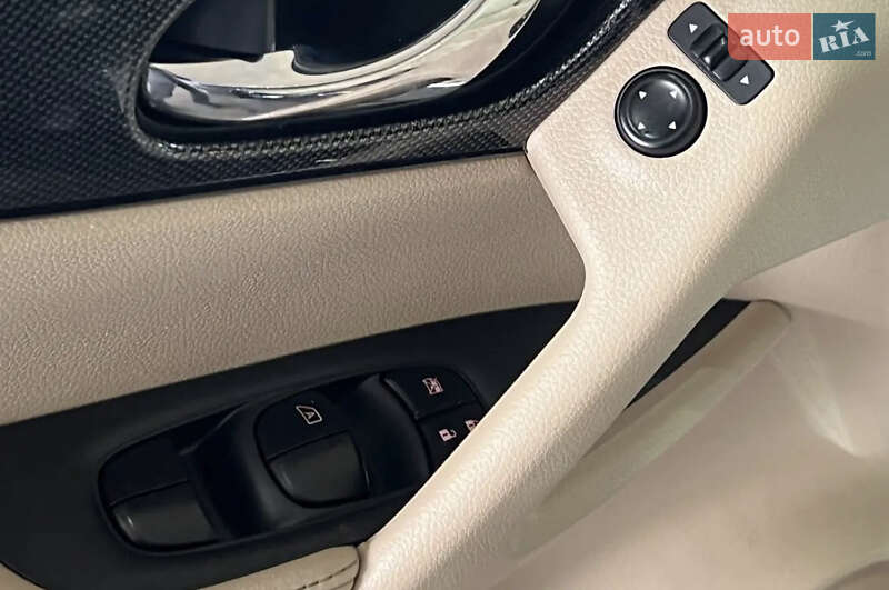 Внедорожник / Кроссовер Nissan Rogue 2016 в Одессе