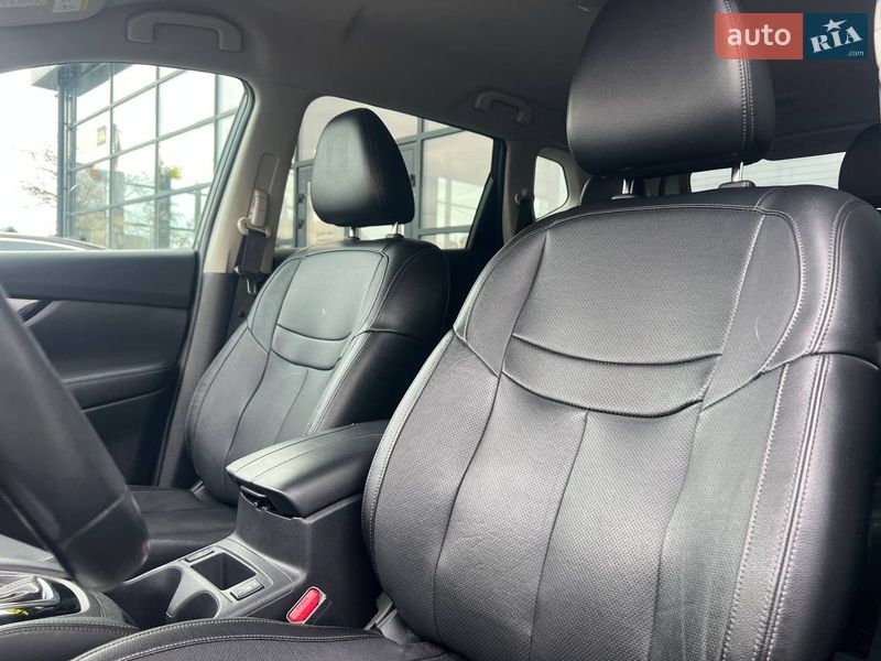 Внедорожник / Кроссовер Nissan Rogue 2017 в Ивано-Франковске