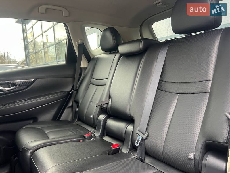 Внедорожник / Кроссовер Nissan Rogue 2017 в Ивано-Франковске