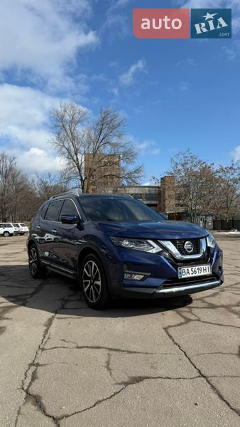 Внедорожник / Кроссовер Nissan Rogue 2017 в Кропивницком