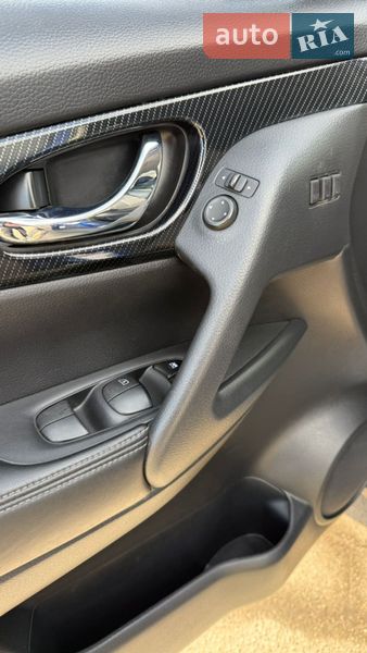 Внедорожник / Кроссовер Nissan Rogue 2017 в Кропивницком