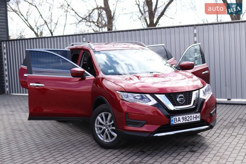 Внедорожник / Кроссовер Nissan Rogue 2018 в Александрие