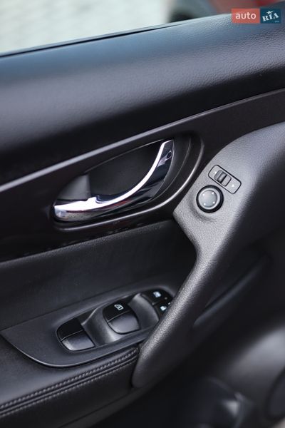 Внедорожник / Кроссовер Nissan Rogue 2018 в Александрие