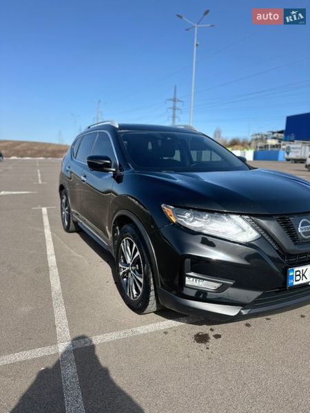 Внедорожник / Кроссовер Nissan Rogue 2017 в Ровно
