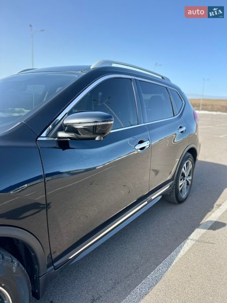 Внедорожник / Кроссовер Nissan Rogue 2017 в Ровно