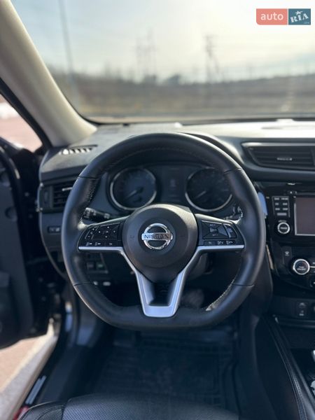Внедорожник / Кроссовер Nissan Rogue 2017 в Ровно