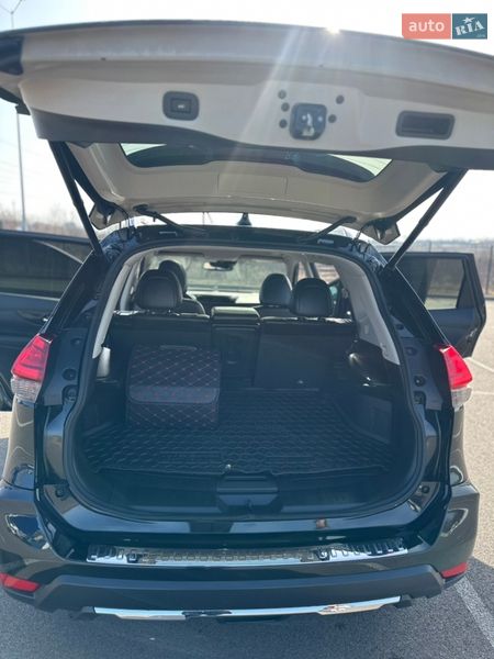 Внедорожник / Кроссовер Nissan Rogue 2017 в Ровно