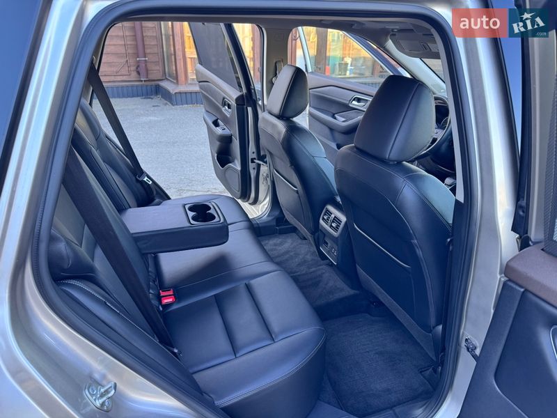 Внедорожник / Кроссовер Nissan Rogue 2021 в Киеве