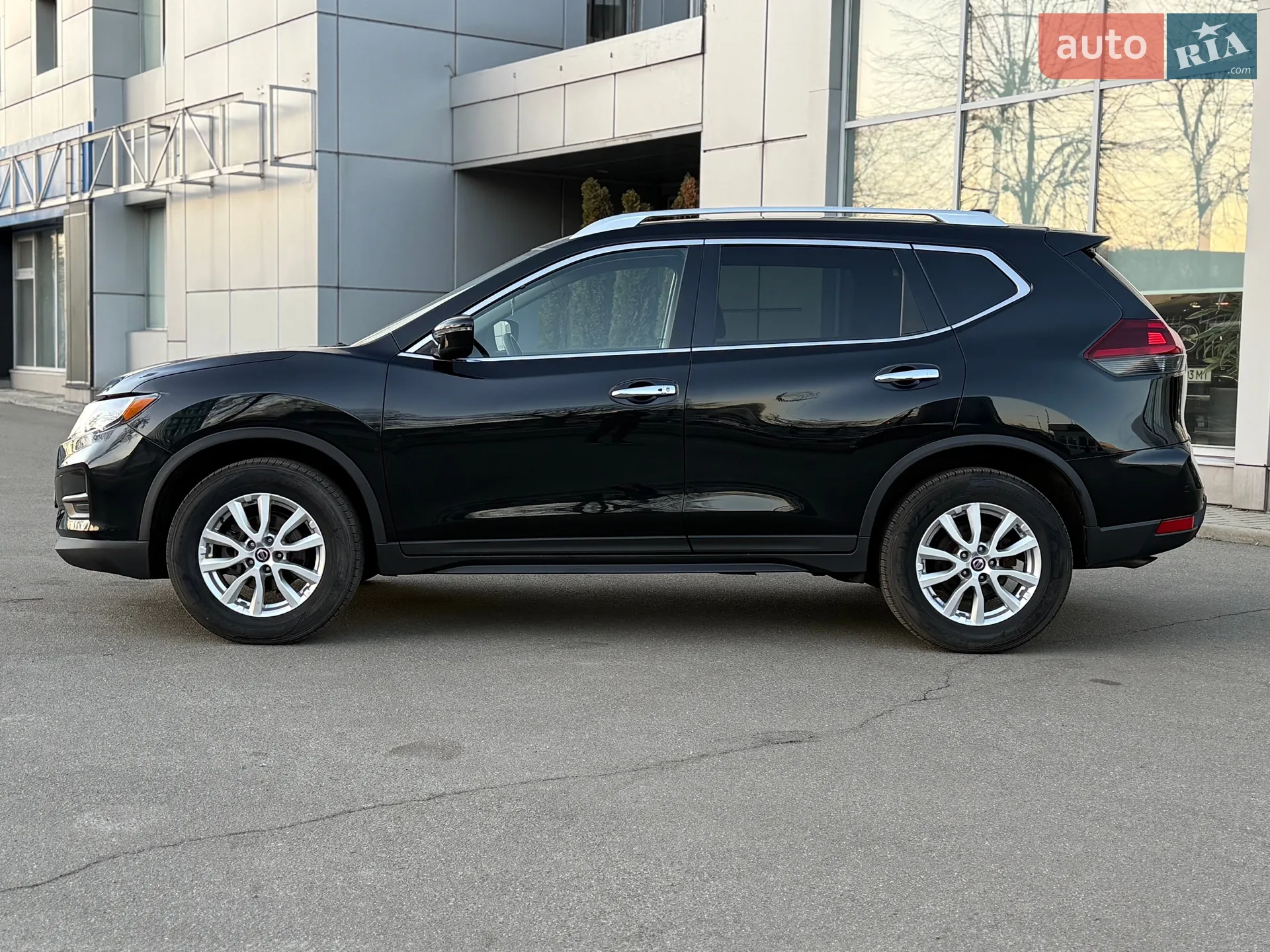 2019 Nissan Rogue - мініатюра 2