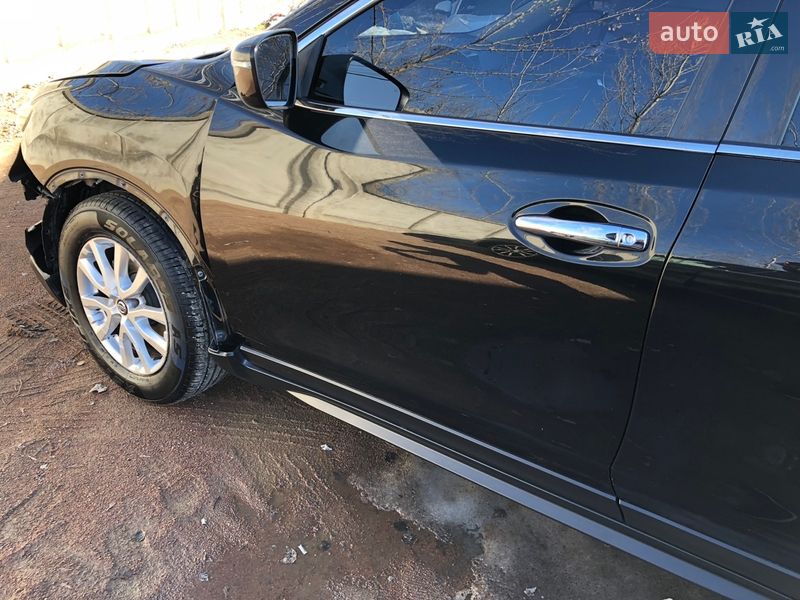 Внедорожник / Кроссовер Nissan Rogue 2017 в Ирпене