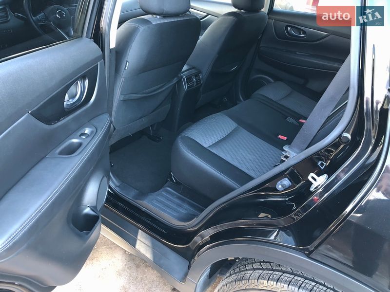 Внедорожник / Кроссовер Nissan Rogue 2017 в Ирпене