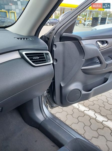 Внедорожник / Кроссовер Nissan Rogue 2015 в Киеве