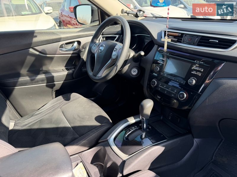 Внедорожник / Кроссовер Nissan Rogue 2016 в Ивано-Франковске
