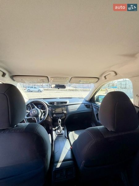 Внедорожник / Кроссовер Nissan Rogue 2017 в Кельменцах