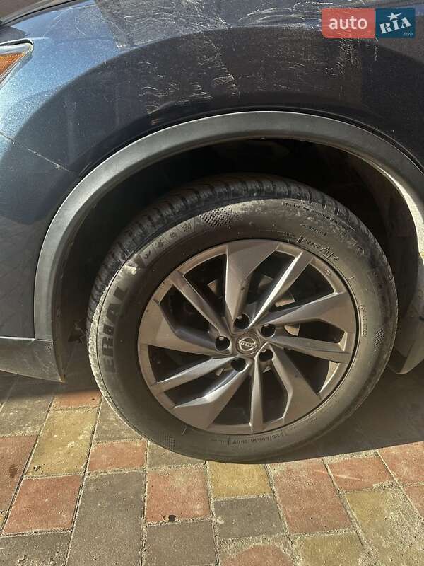 Внедорожник / Кроссовер Nissan Rogue 2015 в Днепре