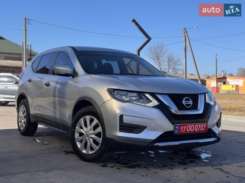 Внедорожник / Кроссовер Nissan Rogue 2017 в Лубнах