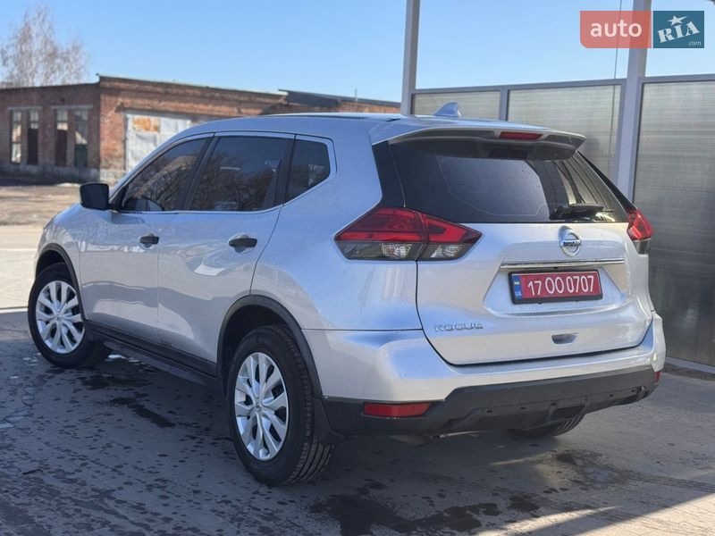 Внедорожник / Кроссовер Nissan Rogue 2017 в Лубнах