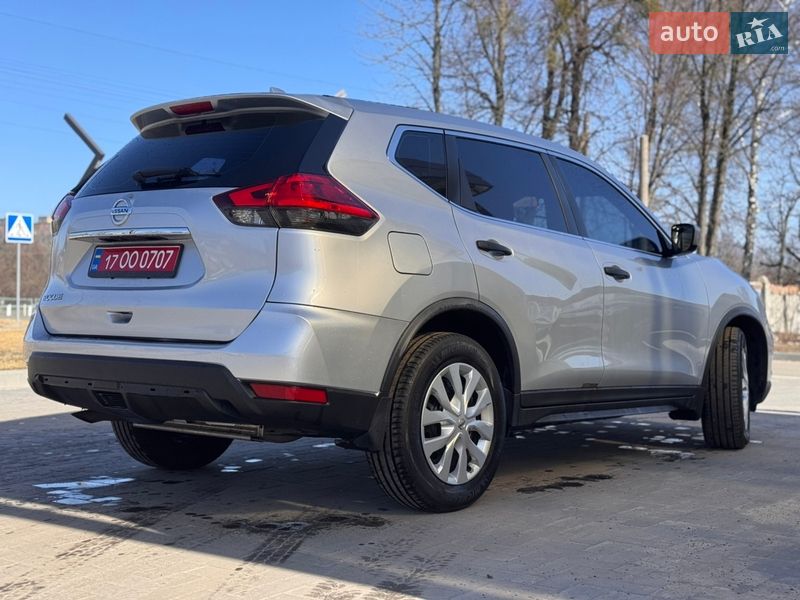 Внедорожник / Кроссовер Nissan Rogue 2017 в Лубнах