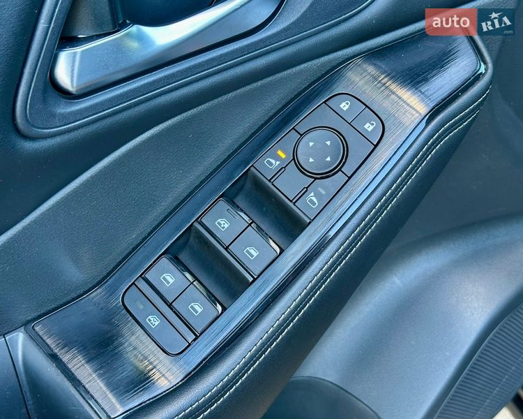 Внедорожник / Кроссовер Nissan Rogue 2024 в Киеве