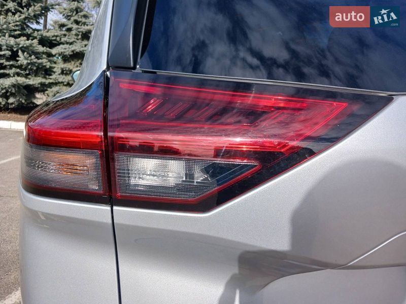 Внедорожник / Кроссовер Nissan Rogue 2023 в Броварах