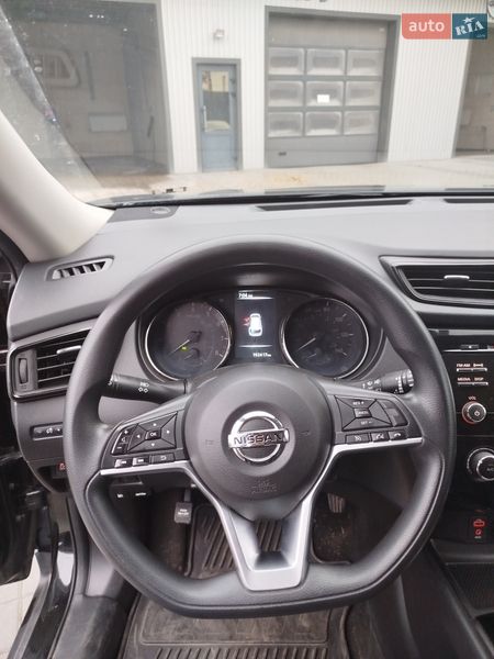 Внедорожник / Кроссовер Nissan Rogue 2017 в Сарнах