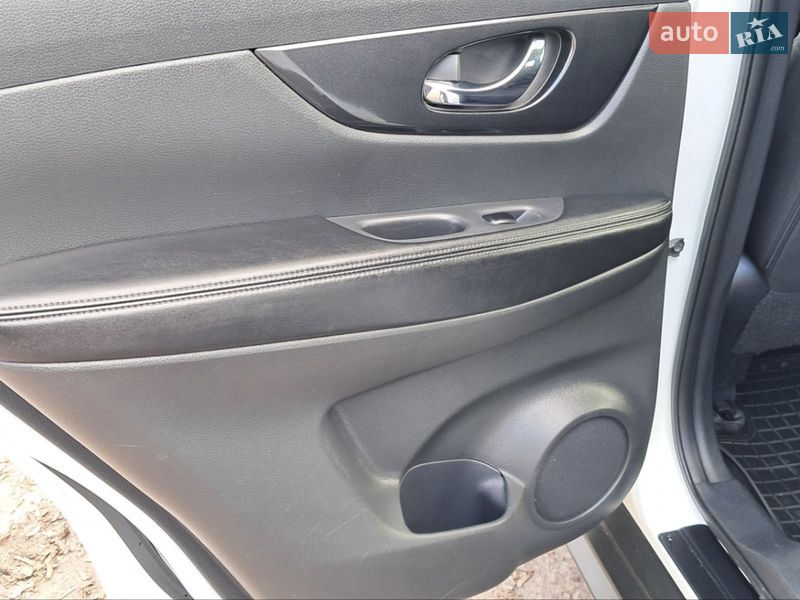 Внедорожник / Кроссовер Nissan Rogue 2017 в Чернигове