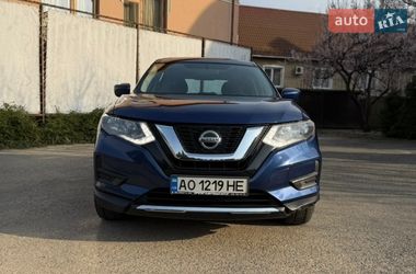 Внедорожник / Кроссовер Nissan Rogue 2017 в Ужгороде