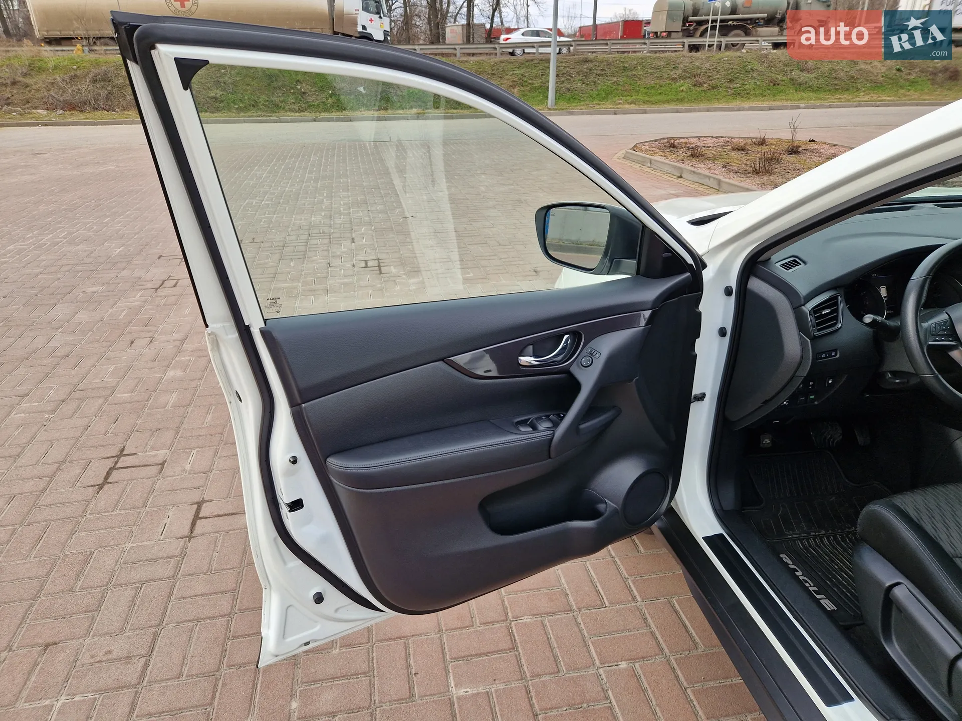 2018 Nissan Rogue - мініатюра 32
